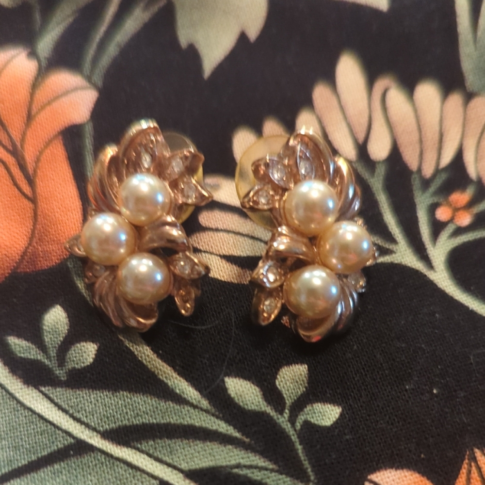 Roma Gold and Cream Pearl Cluster Earrings